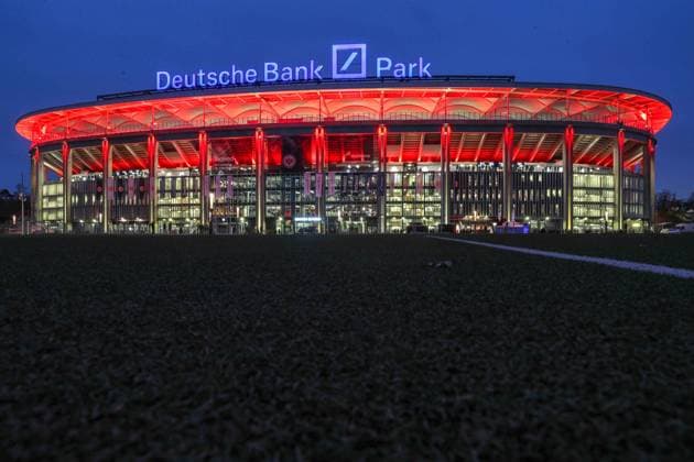 Fußball 1. Bundesliga 15. Spieltag Eintracht Frankfurt - Bayer 04 Leverkusen am 12.12.2021 im Deutsche Bank Park in Frankfurt Feature, Symbol, Symbolfoto, charakteristisch, Detail - Drohen der Bundesliga wieder Geisterspiele? - Stadionpanorama Deutsche Bank Park