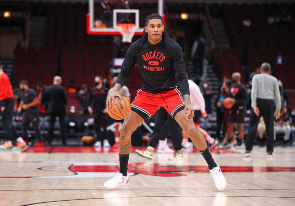 CHICAGO, IL - DECEMBER 20: Houston Rockets Guard Kevin Porter Jr. (3) in action before a NBA, Basketball Herren, USA game between the Houston Rockets and the Chicago Bulls on December 20, 2021 at the United Center in Chicago, IL. (Photo by Melissa Tamez Icon Sportswire) NBA: DEC 20 Rockets at Bulls Icon2112200707
