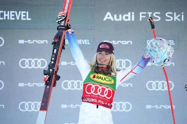 Bilder des Jahres 2021, Sport 12 Dezember Sport Themen der Woche KW51 Sport Bilder des Tages ALPINE SKIING - FIS WC Courchevel COURCHEVEL,FRANCE,21.DEC.21 - ALPINE SKIING - FIS World Cup, giant slalom, ladies, award ceremony. Image shows Mikaela Shiffrin (USA).  GEPAxpictures xMathiasxMandl