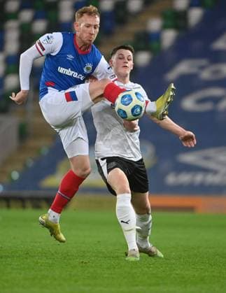 Danske Bank Premiership, Windsor Park, Belfast 21 12 2021 Linfield vs Ballymena United Linfield s Michael Newberry with Ballymena™s David Parkhouse Michael Newberry with David Parkhouse 21 12 2021  Copyright: x INPHO StephenxHamiltonx pe_00889747