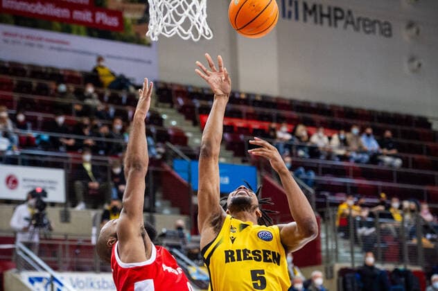 beim BCL-Spiel: MHP RIESEN Ludwigsburg vs. BC Prometey am 21.12.2021 in Ludwigsburg (MHPArena) Deutschland Ludwigsburg. 21.12.21 Basketball , 21.12.2021, Ludwigsburg (Deutschland)