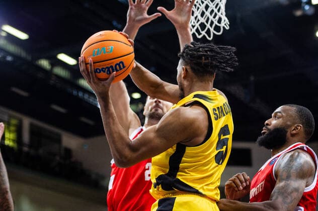 Justin Simon (MHP RIESEN Ludwigsburg 5) beim BCL-Spiel: MHP RIESEN Ludwigsburg vs. BC Prometey am 21.12.2021 in Ludwigsburg (MHPArena) Deutschland Ludwigsburg. 21.12.21 Basketball , 21.12.2021, Ludwigsburg (Deutschland)