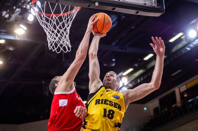 Jonas Wohlfarth-Bottermann (MHP RIESEN Ludwigsburg 18) beim BCL-Spiel: MHP RIESEN Ludwigsburg vs. BC Prometey am 21.12.2021 in Ludwigsburg (MHPArena) Deutschland Ludwigsburg. 21.12.21 Basketball , 21.12.2021, Ludwigsburg (Deutschland)