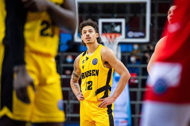 Jonah Radebaugh (MHP RIESEN Ludwigsburg 12) beim BCL-Spiel: MHP RIESEN Ludwigsburg vs. BC Prometey am 21.12.2021 in Ludwigsburg (MHPArena) Deutschland Ludwigsburg. 21.12.21 Basketball , 21.12.2021, Ludwigsburg (Deutschland)