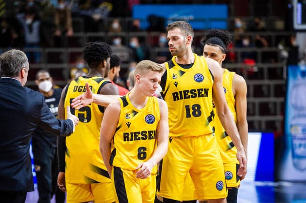 Johannes Patrick (MHP RIESEN Ludwigsburg 6) Jonas Wohlfarth-Bottermann (MHP RIESEN Ludwigsburg 18) Enttaeuscht beim BCL-Spiel: MHP RIESEN Ludwigsburg vs. BC Prometey am 21.12.2021 in Ludwigsburg (MHPArena) Deutschland Ludwigsburg. 21.12.21 Basketball , 21.12.2021, Ludwigsburg (Deutschland)