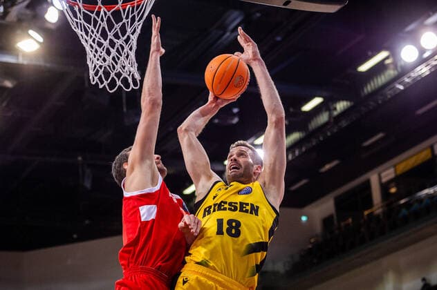 Jonas Wohlfarth-Bottermann (MHP RIESEN Ludwigsburg 18) beim BCL-Spiel: MHP RIESEN Ludwigsburg vs. BC Prometey am 21.12.2021 in Ludwigsburg (MHPArena) Deutschland Ludwigsburg. 21.12.21 Basketball , 21.12.2021, Ludwigsburg (Deutschland)
