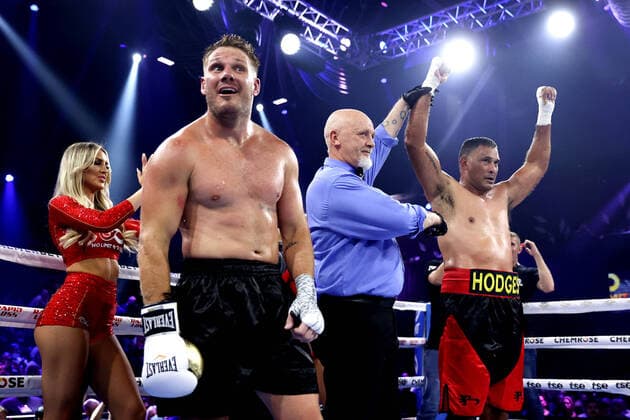 Bilder des Jahres 2021, Sport 12 Dezember Sport Themen der Woche KW51 BOXING GALLEN LUSSICK, Justin Hodges and Nathan Ross compete during their Heavyweight bout as part of the Footy Fight Night Christmas Bash at The Star, Sydney, Wednesday, December 22, 2021. ( NO ARCHIVING, EDITORIAL USE ONLY, NO USE IN BOOKS WITHOUT CONSENT SYDNEY NSW AUSTRALIA  Copyright: xBRENDONxTHORNEx 20211222001608387262