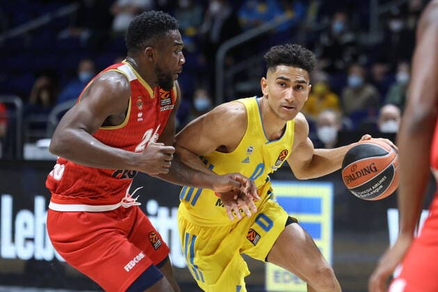 DEU, Euroleague, ALBA vs. AS Monaco, 22.12.2021, Mercedes-Benz-Arena, Berlin, DEU, Euroleague, ALBA vs. AS Monaco, im Bild Maodo Lo (ALBA Berlin 0), Yakuba Ouattara (AS Monaco 24)