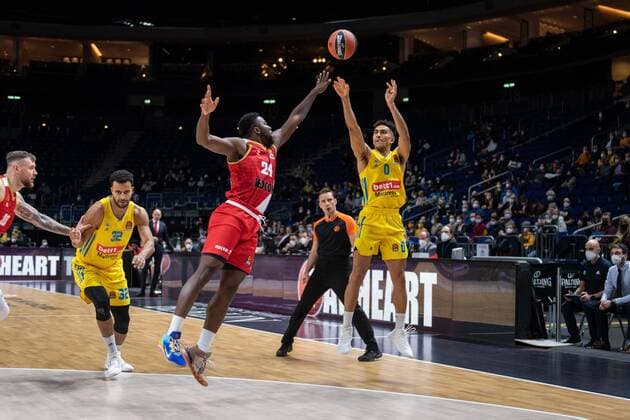 Basketball Berlin 22.12.2021 Saison 2021 2022 Euroleague Regular Season Alba Berlin - AS Monaco Maodo Lo (Alba Berlin, No.00) Yakuba Ouattara (Monaco, No.24)