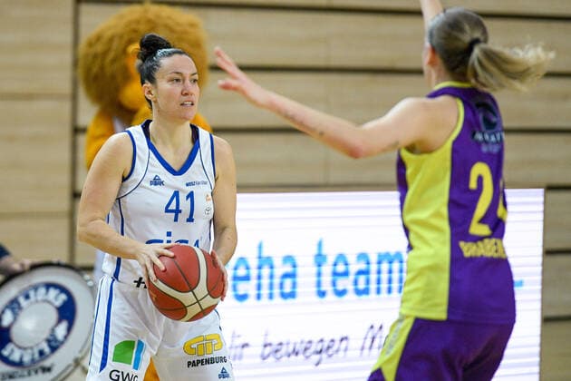 Halle, Deutschland 22. Dezember 2021: 1.BBL - Damen - 2021 2022 - Gisa Lions SV Halle vs. medical instinct Veilchen BG74 Eilidh Simpson (Halle) SWH.arena Sachsen Anhalt Copyright: xFotostandx xxBallaschx