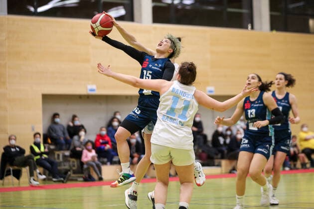1. Basketball Bundesliga Damen Capitol Bascats Düsseldorf gegen Eisvögel USC Freiburg, 22.12.2021 Shiori Yasuma ( 15 Eisvoegel USC Freiburg); 1. Basketball Bundesliga Damen Capitol Bascats Düsseldorf gegen Eisvögel USC Freiburg am 22.12.2021, Duesseldorf. Copyright: xBEAUTIFULxSPORTS KennyxBeelex