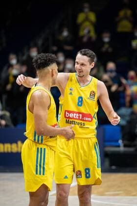 Basketball Berlin 22.12.2021 Saison 2021 2022 Euroleague Regular Season Alba Berlin - AS Monaco Marcus Eriksson (Alba Berlin, No.08) Maodo Lo (Alba Berlin, No.00) Jubel
