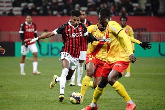 Hicham Boudaoui (OGC Nice) - Check Doucoure (RC Lens) FOOTBALL : OGC Nice vs RC lens - Ligue 1 Uber Eats - Nice -22 12 2021 NorbertScanella Panoramic 
