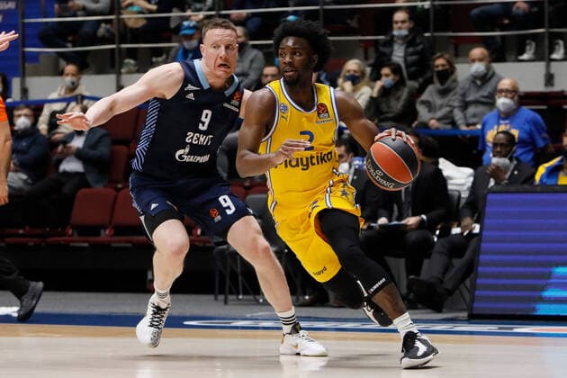 Zenit St Petersburg V Maccabi Playtika Tel Aviv - Turkish Airlines EuroLeague Dmitry Kulagin (L) of Zenit and Keenan Evans of Maccabi Playtika Tel Aviv in action during the EuroLeague Basketball match between Zenit St. Petersburg and Maccabi Playtika Tel Aviv on December 23, 2021 at Sibur Arena in Saint Petersburg, Russia. Saint Petersburg Russia  Copyright: xMikexKireevx originalFilename:kireev-notitle211223_np4hV.jpg