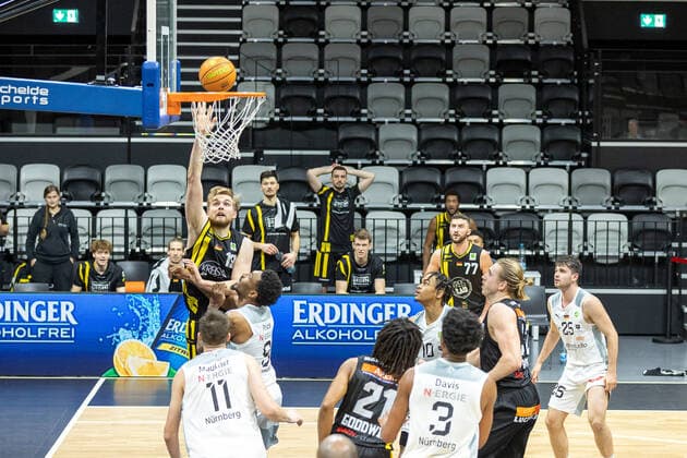 Till Pape (VfL Kirchheim Knights, 19), Nuernberg Falcons BC vs. VfL Kirchheim Knights, Basketball, 2. Bundesliga Pro A, 15. Spieltag, 23.12.2021 Nuernberg Falcons BC vs. VfL Kirchheim Knights, Basketball, 2. Bundesliga Pro A, 15. Spieltag, 23.12.2021 Nuernberg Copyright: xEIBNER GuenerxSantemizx EP_GSZ