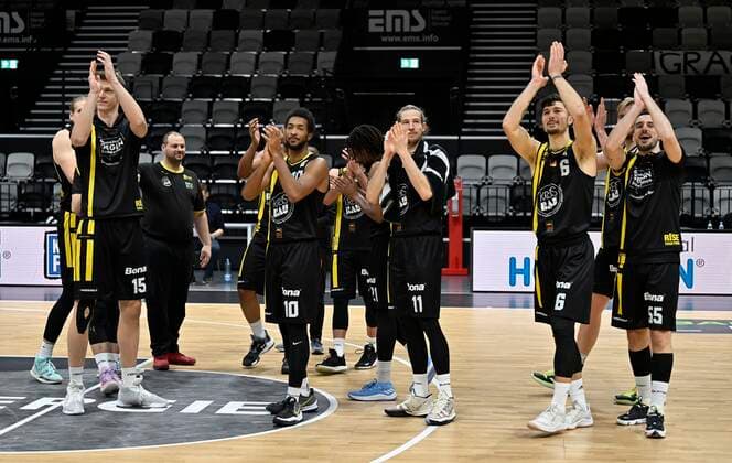 23.12.2021 - Basketball - Saison 2021 2022 - 2. Bundesliga Pro-A - 15. Spieltag: Nürnberg Falcons Basketball Club NBC - Kirchheim Knights - - Mannschaft Team Kirchheim nach Spielende