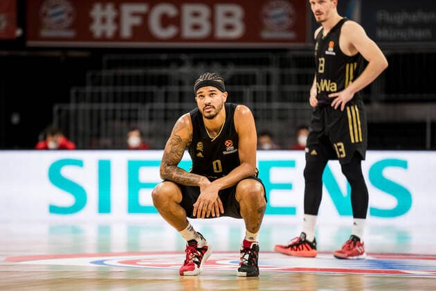 Sport Bilder des Tages Turkish Airlines EuroLeague: FC Bayern Muenchen Basketball - Bitci Baskonia Vitoria-Gasteiz; 23.12.2021 Nick Weiler-Babb (FC Bayern, 0) in der Hocke Turkish Airlines EuroLeague: FC Bayern Muenchen Basketball - Bitci Baskonia Vitoria-Gasteiz; 23.12.2021; Audi Dome, Muenchen (Bayern) Copyright: xBEAUTIFULxSPORTS Wunderlx