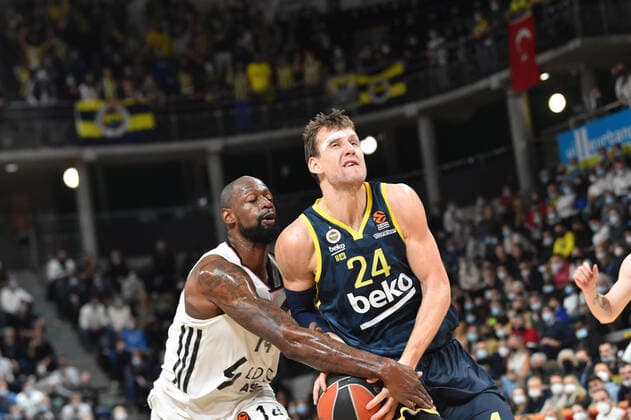 James Gist (asvel) vs Jan Vesely (fenerbahce) BASKETBALL : LDLC ASVEL vs Fenerbahce Istanbul- Euroligue - 15 12 2021 FredericChambert Panoramic 