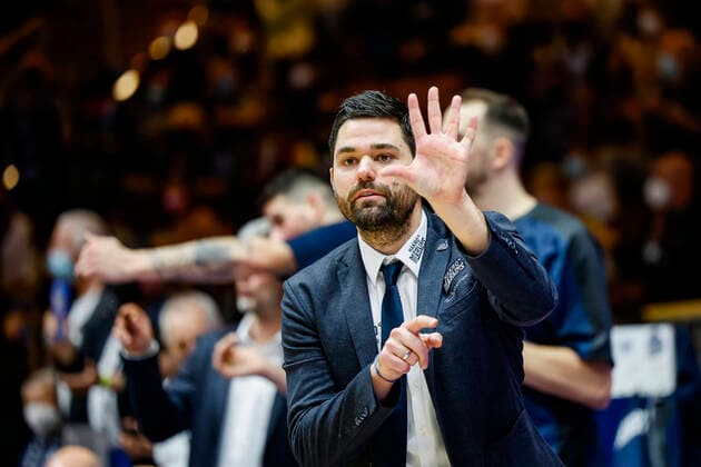 Headcoach Sebastian Gleim (HAKRO Merlins Crailsheim) HAKRO Merlins Crailsheim - Brose Bamberg, easyCredit Basketball Bundesliga, Saison 2021-2022, 19. Spieltag, Crailsheim, Germany, 12.11.2021, Arena Hohenlohe Copyright: DanielxLöb