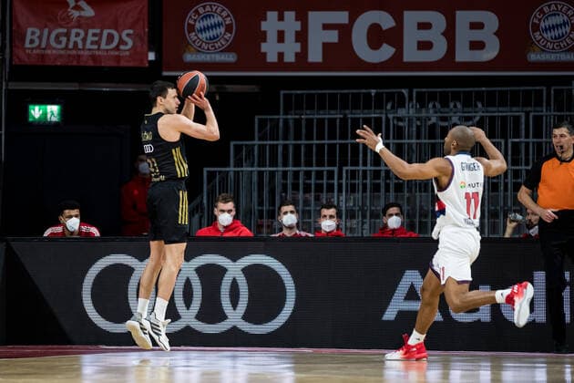 Turkish Airlines EuroLeague: FC Bayern Muenchen Basketball - Bitci Baskonia Vitoria-Gasteiz; 23.12.2021 Zan Mark Sisko (FC Bayern, 31), Jayson Granger (BITCI Baskonia Vitoria-Gasteiz, 11) Turkish Airlines EuroLeague: FC Bayern Muenchen Basketball - Bitci Baskonia Vitoria-Gasteiz; 23.12.2021; Audi Dome, Muenchen (Bayern) Copyright: xBEAUTIFULxSPORTS Wunderlx