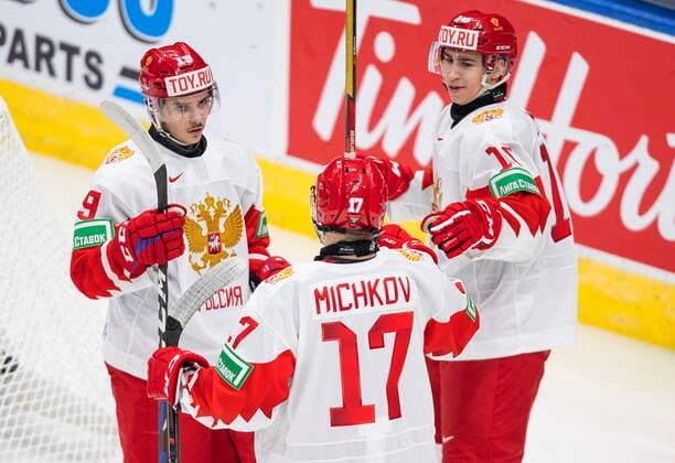 Eishockey, U20 Junioren Länderspiel, Kanada - Russland December 23, 2021, EDMONTON, AB, CANADA: Russia s Nikita Chibrikov (19), Matvey Michkov (17) and Semyon Demidov (16) celebrate a goal against Canada during second period IIHF World Junior Hockey Championship exhibition action in Edmonton, Thursday, Dec. 23, 2021. Nikita Chibrikov Matvey Michkov Semyon Demidov  - ZUMAc35_ 20211223_zaf_c35_064 Copyright: xJasonxFransonx