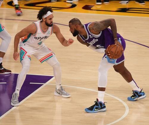 Los Angeles Lakers vs San Antonio Spurs at Staples Center in Los Angeles, CA on Thursday, December 23, 2021. PHILLIP KIM 2021-2022 NBA, Basketball Herren, USA Los Angeles Lakers vs San Antonio Spurs !ACHTUNG: NUR REDAKTIONELLE NUTZUNG!  Copyright: xPHILLIPxKIMx AME6057 20211224-fdac5287258be42b4e4777704b31948e3012e241