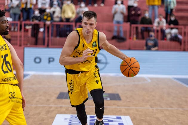 Daniel Keppeler (Tigers Tuebingen, 31) Tigers Tuebingen vs. wiha Panthers Schwenningen, 2. Basketball Bundesliga, Pro A, Barmer 2 Basketball, 15. Spieltag , Spielzeit 2021 2022, 23.12.2021 Tigers Tuebingen vs wiha Panthers Schwenningen, 2. Basketball Bundesliga, Pro A, Barmer 2 Basketball, 15. Spieltag, Spielzeit 2021 2022, 23.12.2021 Tuebingen Copyright: xNinaxSanderx xEibnerxPressefotox EP_NSR