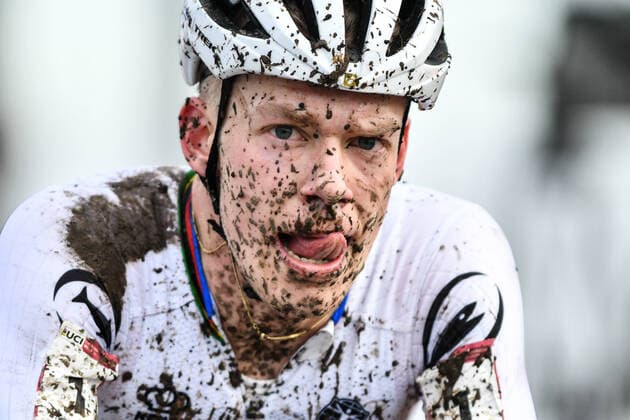 Bilder des Jahres 2021, Sport 12 Dezember Sport Themen der Woche KW51 Sport Bilder des Tages Dutch Pim Ronhaar crosses the finish line at the men s under 23 race at the Cyclocross World Cup cyclocross event in Dendermonde, Belgium, Sunday 26 December 2021, the eleventh stage (out of 16) in the World Cup of the 2021-2022 season. DAVIDxSTOCKMAN  x3162446x
