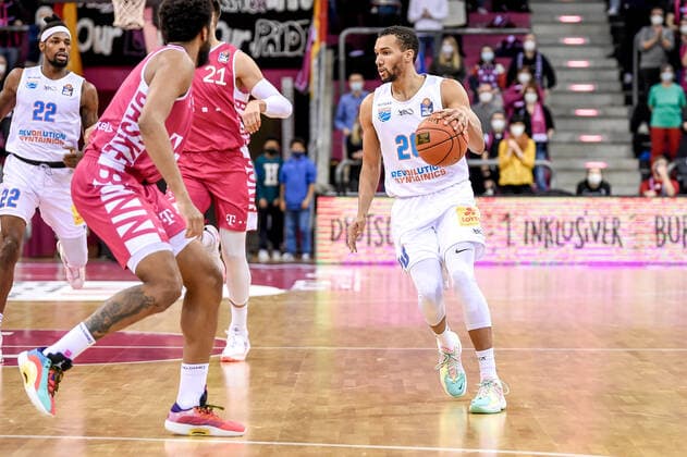 easyCredit BBL, Telekom Baskets Bonn vs. Syntainics MBC , 26.12.2021 Jamel Morris (Syntainics MBC 20), easyCredit BBL, Telekom Baskets Bonn vs. Syntainics MBC am 26.12.2021 im Telekom Dome Bonn, Bonn (Nordrhein-Westfalen) Copyright: xBEAUTIFULxSPORTS Mueller-Laschetx