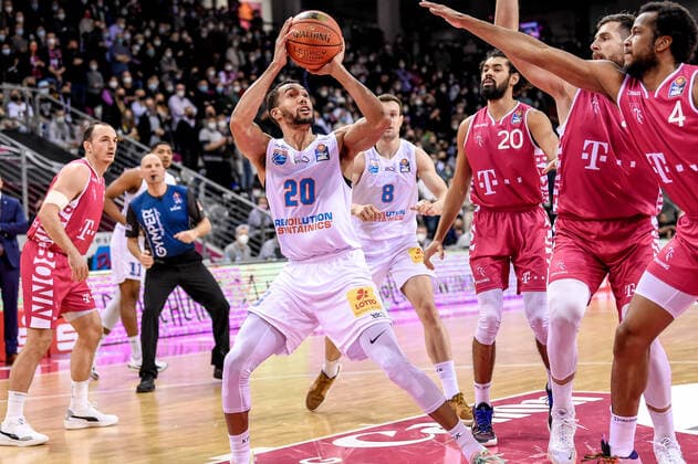 easyCredit BBL, Telekom Baskets Bonn vs. Syntainics MBC , 26.12.2021 Jamel Morris (Syntainics MBC 20), easyCredit BBL, Telekom Baskets Bonn vs. Syntainics MBC am 26.12.2021 im Telekom Dome Bonn, Bonn (Nordrhein-Westfalen) Copyright: xBEAUTIFULxSPORTS Mueller-Laschetx