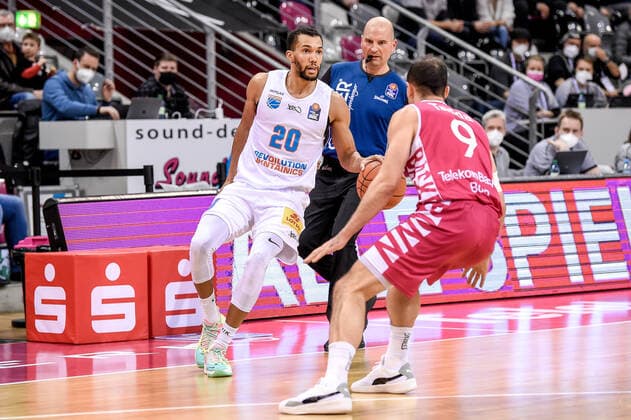 easyCredit BBL, Telekom Baskets Bonn vs. Syntainics MBC , 26.12.2021 Jamel Morris (Syntainics MBC 20), easyCredit BBL, Telekom Baskets Bonn vs. Syntainics MBC am 26.12.2021 im Telekom Dome Bonn, Bonn (Nordrhein-Westfalen) Copyright: xBEAUTIFULxSPORTS Mueller-Laschetx
