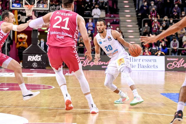 easyCredit BBL, Telekom Baskets Bonn vs. Syntainics MBC , 26.12.2021 Jamel Morris (Syntainics MBC 20), easyCredit BBL, Telekom Baskets Bonn vs. Syntainics MBC am 26.12.2021 im Telekom Dome Bonn, Bonn (Nordrhein-Westfalen) Copyright: xBEAUTIFULxSPORTS Mueller-Laschetx