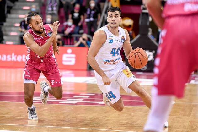 easyCredit BBL, Telekom Baskets Bonn vs. Syntainics MBC , 26.12.2021 Nikolai Rebic (Syntainics MBC 44), easyCredit BBL, Telekom Baskets Bonn vs. Syntainics MBC am 26.12.2021 im Telekom Dome Bonn, Bonn (Nordrhein-Westfalen) Copyright: xBEAUTIFULxSPORTS Mueller-Laschetx