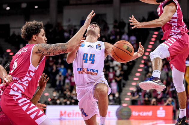 easyCredit BBL, Telekom Baskets Bonn vs. Syntainics MBC , 26.12.2021 Nikolai Rebic (Syntainics MBC 44), easyCredit BBL, Telekom Baskets Bonn vs. Syntainics MBC am 26.12.2021 im Telekom Dome Bonn, Bonn (Nordrhein-Westfalen) Copyright: xBEAUTIFULxSPORTS Mueller-Laschetx