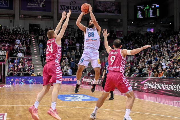 easyCredit BBL, Telekom Baskets Bonn vs. Syntainics MBC , 26.12.2021 Behnam Yakhchali (Syntainics MBC 88), easyCredit BBL, Telekom Baskets Bonn vs. Syntainics MBC am 26.12.2021 im Telekom Dome Bonn, Bonn (Nordrhein-Westfalen) Copyright: xBEAUTIFULxSPORTS Mueller-Laschetx