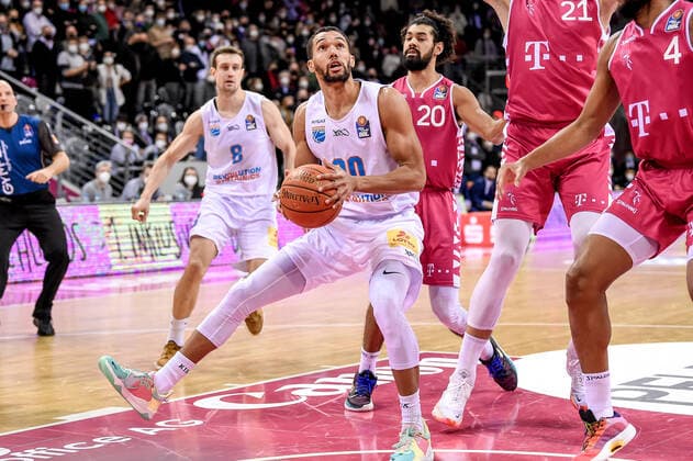 easyCredit BBL, Telekom Baskets Bonn vs. Syntainics MBC , 26.12.2021 Jamel Morris (Syntainics MBC 20), easyCredit BBL, Telekom Baskets Bonn vs. Syntainics MBC am 26.12.2021 im Telekom Dome Bonn, Bonn (Nordrhein-Westfalen) Copyright: xBEAUTIFULxSPORTS Mueller-Laschetx
