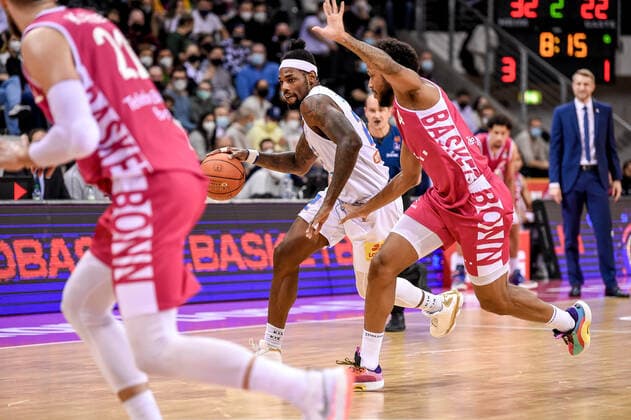 easyCredit BBL, Telekom Baskets Bonn vs. Syntainics MBC , 26.12.2021 Chris Coffey (Syntainics MBC 22), easyCredit BBL, Telekom Baskets Bonn vs. Syntainics MBC am 26.12.2021 im Telekom Dome Bonn, Bonn (Nordrhein-Westfalen) Copyright: xBEAUTIFULxSPORTS Mueller-Laschetx