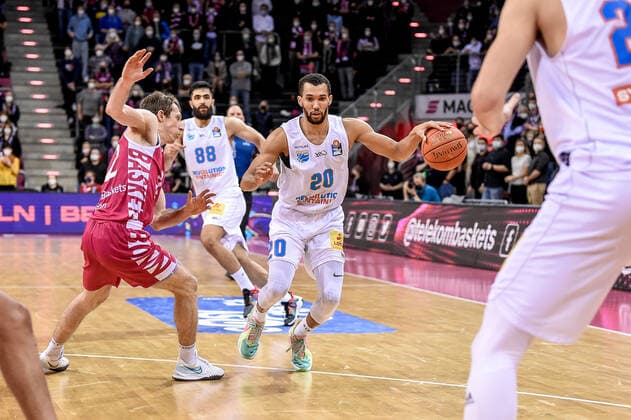 easyCredit BBL, Telekom Baskets Bonn vs. Syntainics MBC , 26.12.2021 Jamel Morris (Syntainics MBC 20), easyCredit BBL, Telekom Baskets Bonn vs. Syntainics MBC am 26.12.2021 im Telekom Dome Bonn, Bonn (Nordrhein-Westfalen) Copyright: xBEAUTIFULxSPORTS Mueller-Laschetx