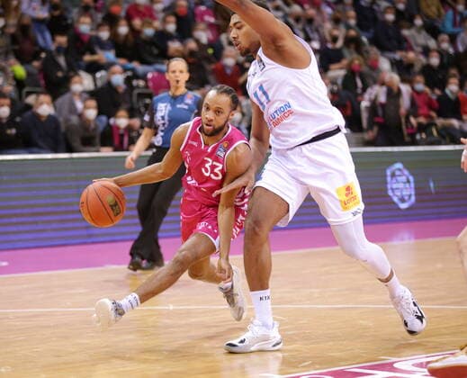 Parker Jackson-Cartwright Telekom Baskets Bonn vs. Syntainics MBC easyCredit BBL 1. Bundesliga , Saison 2021 2022 , Hauptrunde 13. Spieltag
