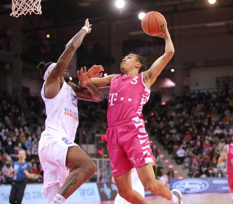 Tyson Ward Telekom Baskets Bonn vs. Syntainics MBC easyCredit BBL 1. Bundesliga , Saison 2021 2022 , Hauptrunde 13. Spieltag