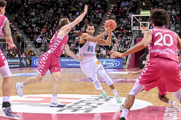 easyCredit BBL, Telekom Baskets Bonn vs. Syntainics MBC , 26.12.2021 Jamel Morris (Syntainics MBC 20), easyCredit BBL, Telekom Baskets Bonn vs. Syntainics MBC am 26.12.2021 im Telekom Dome Bonn, Bonn (Nordrhein-Westfalen) Copyright: xBEAUTIFULxSPORTS Mueller-Laschetx