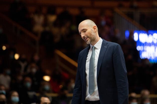 Slaven Rimac (FC Bayern Muenchen, Trainer) unzufrieden, GER, HAKRO Merlins Crailsheim vs. FC Bayern Muenchen Basketball, 26.12.2021, 13. Spieltag easycredit Basketball Bundesliga, Spielzeit 2021 2022. GER, HAKRO Merlins Crailsheim vs. FC Bayern Muenchen Basketball, 26.12.2021, 13. Spieltag easycredit Basketball Bundesliga, Spielzeit 2021 2022 Crailsheim Copyright: xEibner MichaelxMemmlerx EP_MMR