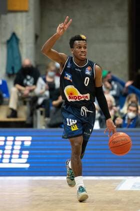 T.J. Shorts (Merlins Crailsheim) am Ball, GER, HAKRO Merlins Crailsheim vs. FC Bayern Muenchen Basketball, 26.12.2021, 13. Spieltag easycredit Basketball Bundesliga, Spielzeit 2021 2022. GER, HAKRO Merlins Crailsheim vs. FC Bayern Muenchen Basketball, 26.12.2021, 13. Spieltag easycredit Basketball Bundesliga, Spielzeit 2021 2022 Crailsheim Copyright: xEibner MichaelxMemmlerx EP_MMR