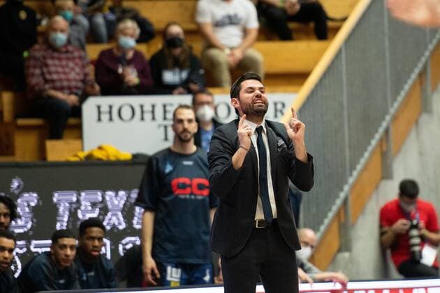 Sebastian Gleim (Merlins Crailsheim) gibt Anweisungen, GER, HAKRO Merlins Crailsheim vs. FC Bayern Muenchen Basketball, 26.12.2021, 13. Spieltag easycredit Basketball Bundesliga, Spielzeit 2021 2022. GER, HAKRO Merlins Crailsheim vs. FC Bayern Muenchen Basketball, 26.12.2021, 13. Spieltag easycredit Basketball Bundesliga, Spielzeit 2021 2022 Crailsheim Copyright: xEibner MichaelxMemmlerx EP_MMR