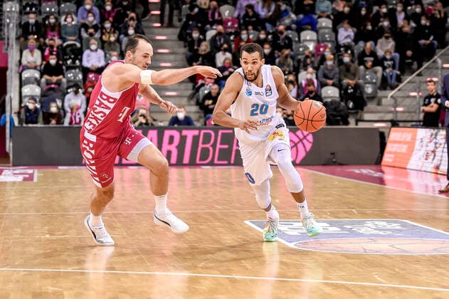 easyCredit BBL, Telekom Baskets Bonn vs. Syntainics MBC , 26.12.2021 Jamel Morris (Syntainics MBC 20), easyCredit BBL, Telekom Baskets Bonn vs. Syntainics MBC am 26.12.2021 im Telekom Dome Bonn, Bonn (Nordrhein-Westfalen) Copyright: xBEAUTIFULxSPORTS Mueller-Laschetx