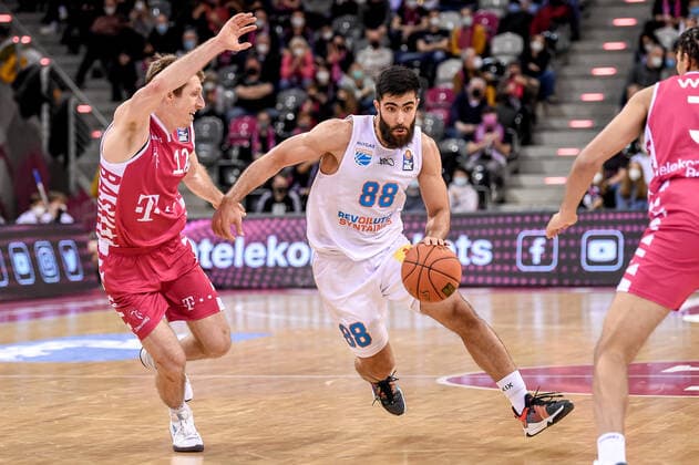 easyCredit BBL, Telekom Baskets Bonn vs. Syntainics MBC , 26.12.2021 Behnam Yakhchali (Syntainics MBC 88), easyCredit BBL, Telekom Baskets Bonn vs. Syntainics MBC am 26.12.2021 im Telekom Dome Bonn, Bonn (Nordrhein-Westfalen) Copyright: xBEAUTIFULxSPORTS Mueller-Laschetx