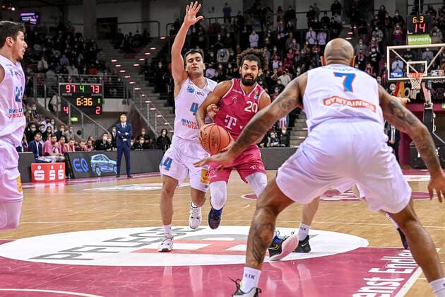 easyCredit BBL, Telekom Baskets Bonn vs. Syntainics MBC , 26.12.2021 Jeremy Morgan (Telekom Baskets Bonn 20), easyCredit BBL, Telekom Baskets Bonn vs. Syntainics MBC am 26.12.2021 im Telekom Dome Bonn, Bonn (Nordrhein-Westfalen) Copyright: xBEAUTIFULxSPORTS Mueller-Laschetx