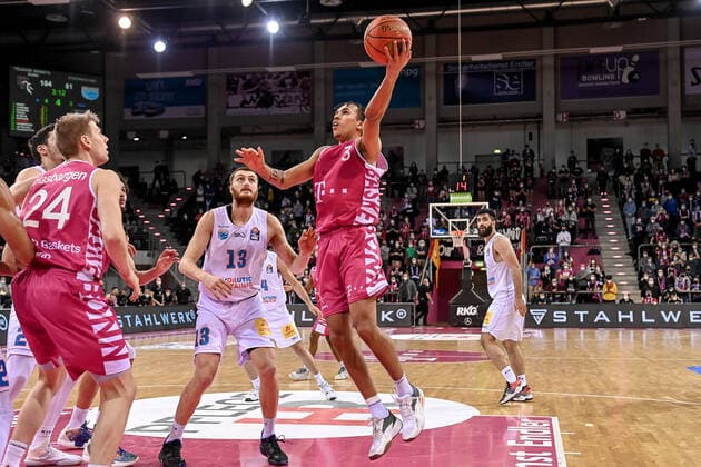 easyCredit BBL, Telekom Baskets Bonn vs. Syntainics MBC , 26.12.2021 Tyson Ward (Telekom Baskets Bonn 3), easyCredit BBL, Telekom Baskets Bonn vs. Syntainics MBC am 26.12.2021 im Telekom Dome Bonn, Bonn (Nordrhein-Westfalen) Copyright: xBEAUTIFULxSPORTS Mueller-Laschetx