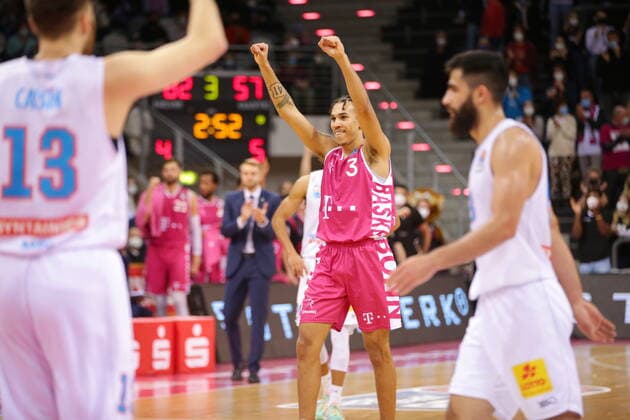 Tyson Ward Telekom Baskets Bonn vs. Syntainics MBC easyCredit BBL 1. Bundesliga , Saison 2021 2022 , Hauptrunde 13. Spieltag