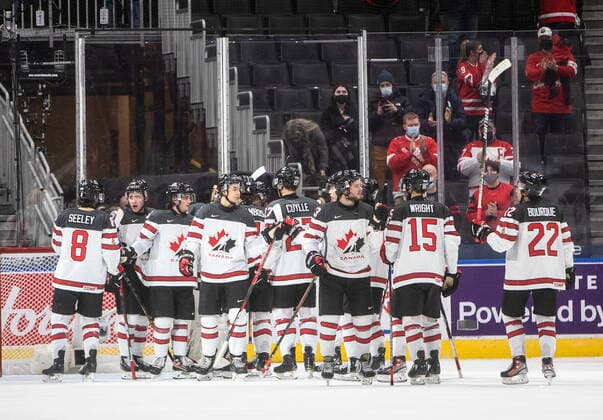 December 26, 2021, EDMONTON, AB, CANADA: Canada celebrates the win over the Czech Republic during IIHF World Junior Hockey Championship action in Edmonton on Sunday, December 26, 2021. Canada News - December 26, 2021  - ZUMAc35_ 20211226_zaf_c35_102 Copyright: xJasonxFransonx